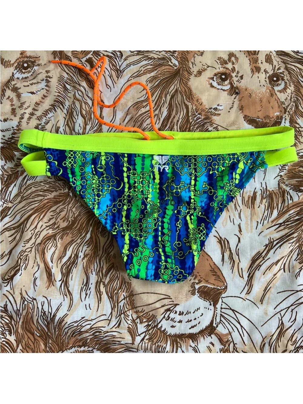 TYR S Two-Piece - Picture 2 of 4